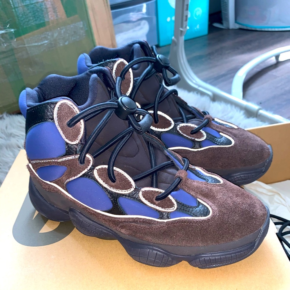 Yeezy Adidas 500 high in Tyrian